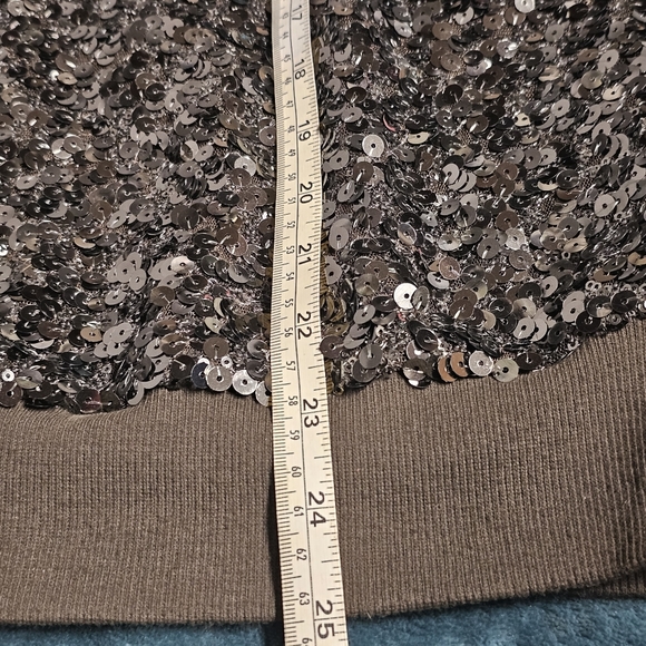 3/$25 Forever 21 | Army Green Sequined Sweatshirt size Medium - Picture 8 of 8